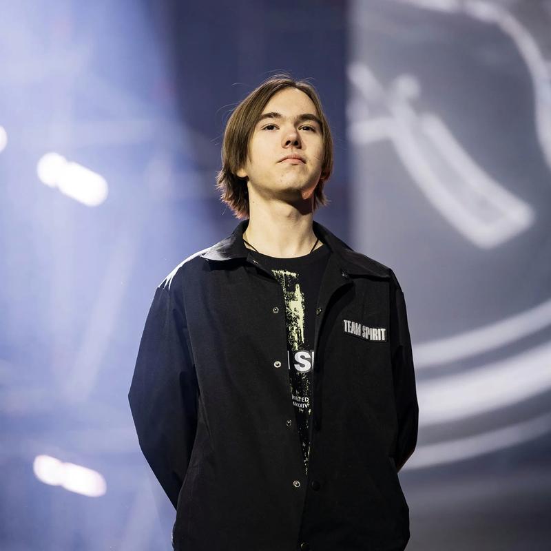 LNG工作人员解释GALA删博：只是工作人员登录感谢赞助而已