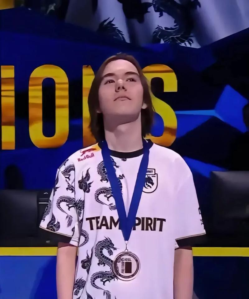 解说怀南分析今日赛果影响：OMG战胜UP即可晋级骑士之路