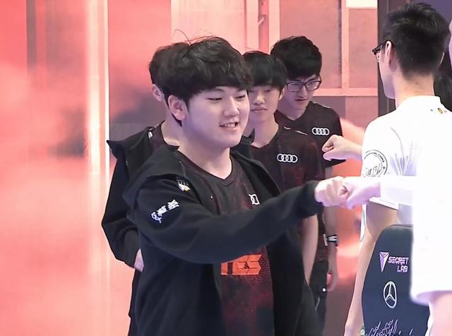 【LPL战报】JDG 3-2 WBG：Missing锤石钩子精准制导 JDG发挥神勇晋级四强