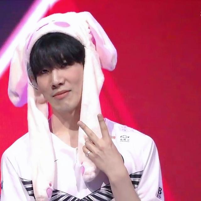 即使拥有优势，我们也赢不了！ knight 的Tsar逆向进入仓库扭转局势。在28分钟时， Bilibili Gaming 横扫 LNG Esports